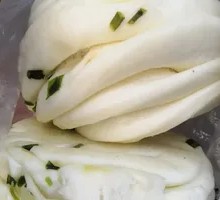 Flower-shaped steamed bun