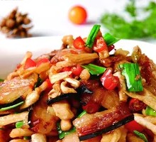 Pickled Turnip with Preserved Meat in Wooden Bucket Rice