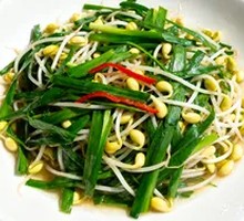 Stir-Fried Leeks with Tender Bean Sprouts