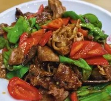 Stir-Fried Pork Intestines with Green Pepper