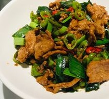 Stir-Fried Beef with Yellow Onion