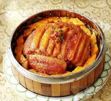 Steamed Pork with Rice Flour in Bamboo Steamer
