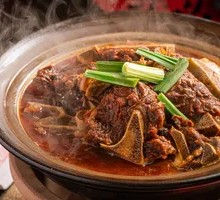 Street-style Beef Bone Pot