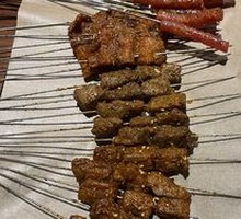 Charcoal-Grilled Tender Meat Skewers