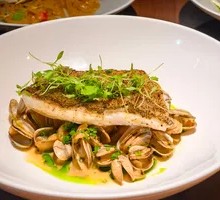 Charcoal-grilled Grouper with White Wine Sea Clams