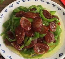 Green Pepper Stir-fried Sausage