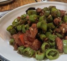 Stir-Fried Beef with Yellow Onion