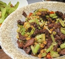 Orange-flavored Stir-fried Beef