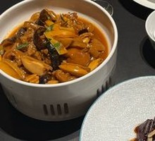 Ginger Flavor Pig's Trotters with Fresh Abalone