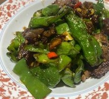 Stir-Fried Beef with Tiger Skin Peppers