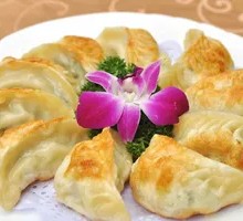 Pan-fried Dumplings with Leek and Pork Filling