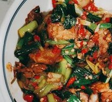 Garlic and Chili Stir-fried Braised Pork