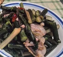 Preserved Pork Stir-fried with Water Chestnut Greens