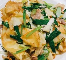 Preserved Pork with Tofu Noodles