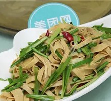 Stir-Fried Leek with Tofu Skin