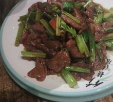 Stir-Fried Beef with Yellow Onion