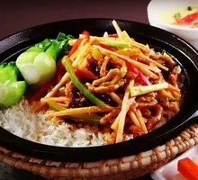鱼香肉丝煲仔饭