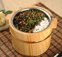 Dried Bean Stew with Pork in Rice Bucket
