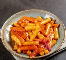 Sauce-Flavored Beef Rice Noodles with Glutinous Rice Cake