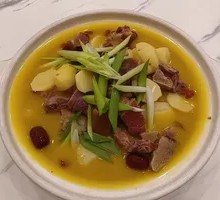 Braised Pork Trotter with Highland Potatoes