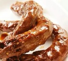 Zhou Hei Ya Hand-Torn Chicken Necks