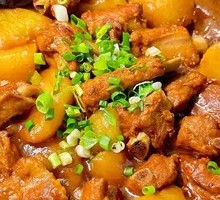 Braised Pork Ribs with Small Potatoes from Enshi