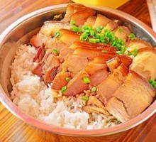 Pig's Foot Rice with Volcanic Stone