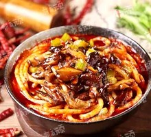 Sauce-Flavored Chicken with Wild Mushrooms and Rice Noodles