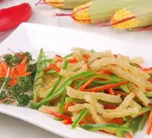 Green Pepper Stir-fried Pig Skin