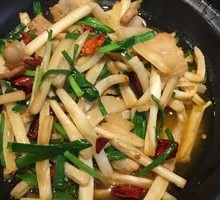 Clay Pot Peanut Sprouts
