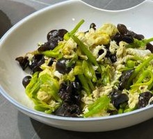 Wood Ear Mushroom and Egg Stir-fried with Daylily