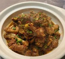 Sauce-Flavored Duck in Clay Pot