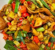Sour Cabbage Stir-Fried Pork Intestines