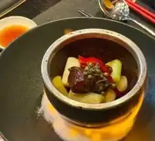 Green Sichuan Pepper Stone Pot Baked Snowflake Beef Cubes