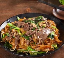 Beef and Egg Stir-Fried Cantonese Rice Noodles