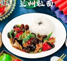 木耳炒牛肉盖浇饭