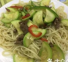 西葫芦牛肉盖浇面