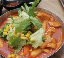 Spicy Kimchi Stir-Fried Rice Cakes