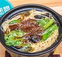 Wu Chicken Soup Over the Bridge Rice Noodles