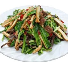 Stir-fried leek with fried tofu