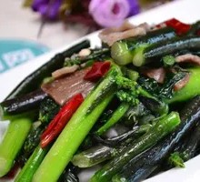 Preserved Pork with Mustard Greens