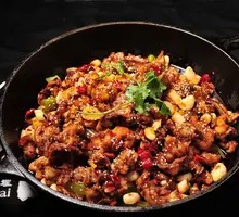 Sichuan-style Charcoal-fired Iron Pot Frog with Spicy Flavor