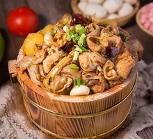 Stir-Fried Intestines in Wooden Bucket Rice