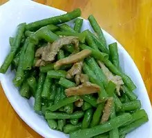 Stir-fried string beans with meat