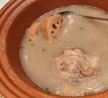 Braised Lotus Root Soup in Clay Pot