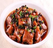 Braised Pig Trotters with Preserved Vegetable