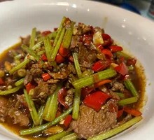 Stir-Fried Beef with Yellow Onion