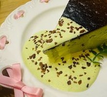 Pistachio Molten Basque Cake