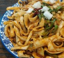Stir-Fried Beef Daoxiao Noodles