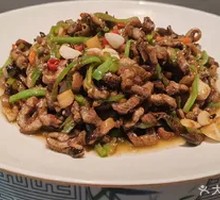 Stir-Fried Eel Strips in Flavorful Sauce
